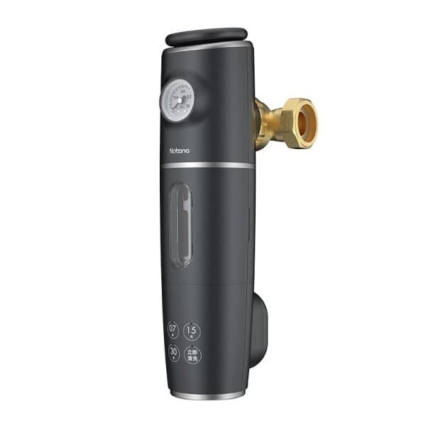 Flexible water filter cartridge for home use, featuring a built-in pressure gauge and adjustable flow control for purified drinking water. Compact and easy to install.