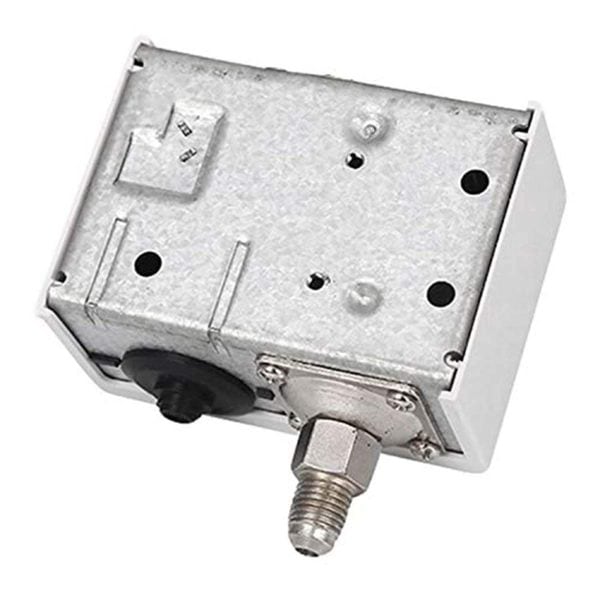 Stainless steel water pressure sensor for industrial filtration systems, used in water treatment plants, HVAC, and automation applications. Durable design with threaded connection for secure installation.